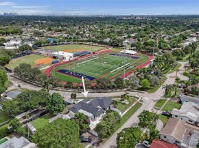 300 W Chaminade Dr, Hollywood FL 33021