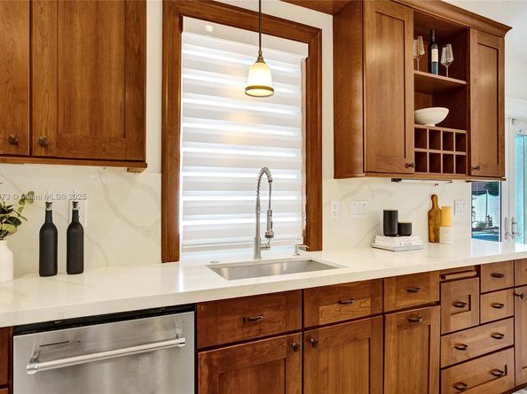 300 W Chaminade Dr, Hollywood FL 33021