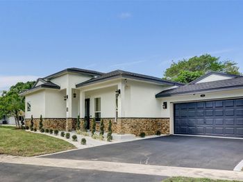 300 W Chaminade Dr