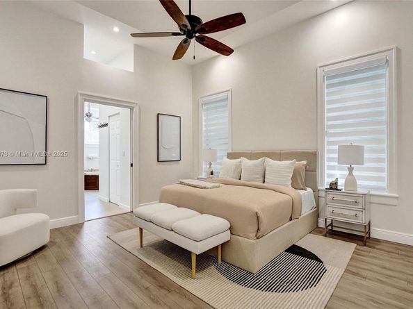 300 W Chaminade Dr, Hollywood FL 33021