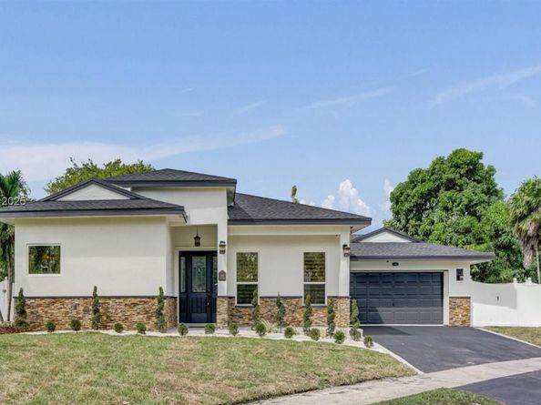 300 W Chaminade Dr, Hollywood FL 33021