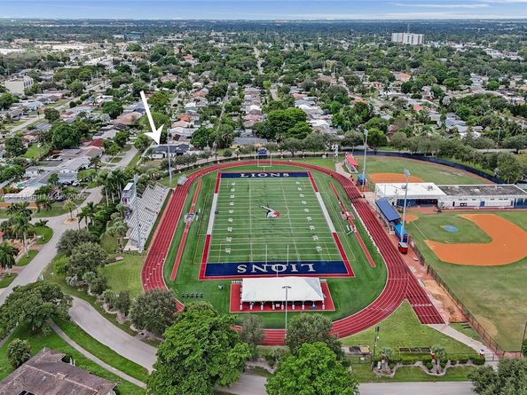 300 W Chaminade Dr, Hollywood FL 33021