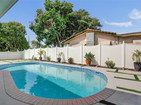 300 W Chaminade Dr, Hollywood FL 33021