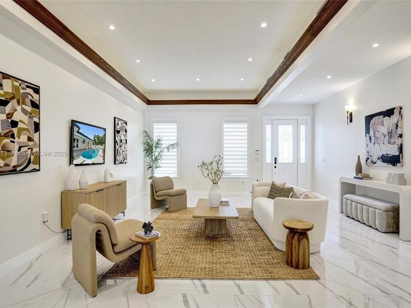 300 W Chaminade Dr, Hollywood FL 33021