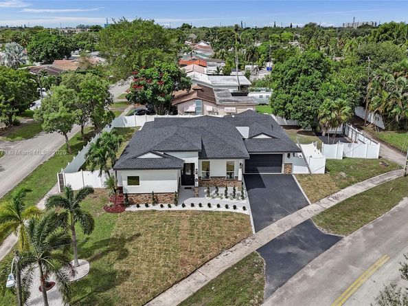 300 W Chaminade Dr, Hollywood FL 33021