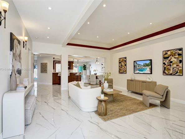 300 W Chaminade Dr, Hollywood FL 33021