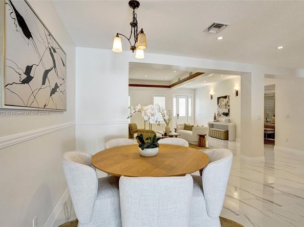 300 W Chaminade Dr, Hollywood FL 33021