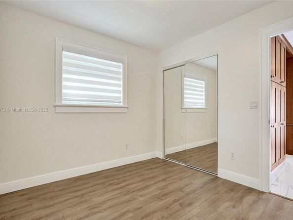 300 W Chaminade Dr, Hollywood FL 33021