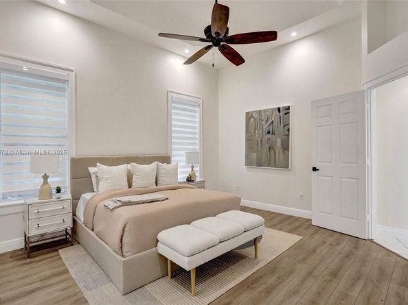 300 W Chaminade Dr, Hollywood FL 33021