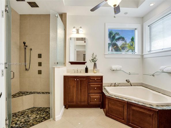 300 W Chaminade Dr, Hollywood FL 33021
