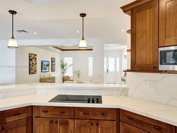 300 W Chaminade Dr, Hollywood FL 33021
