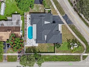 300 W Chaminade Dr, Hollywood FL 33021