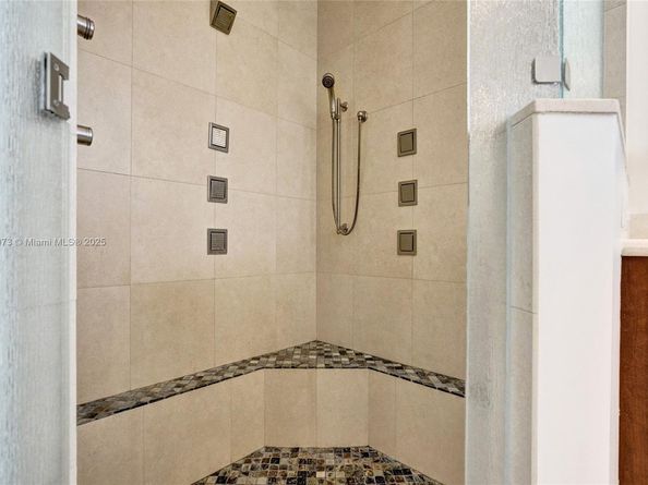 300 W Chaminade Dr, Hollywood FL 33021