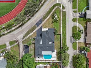 300 W Chaminade Dr, Hollywood FL 33021