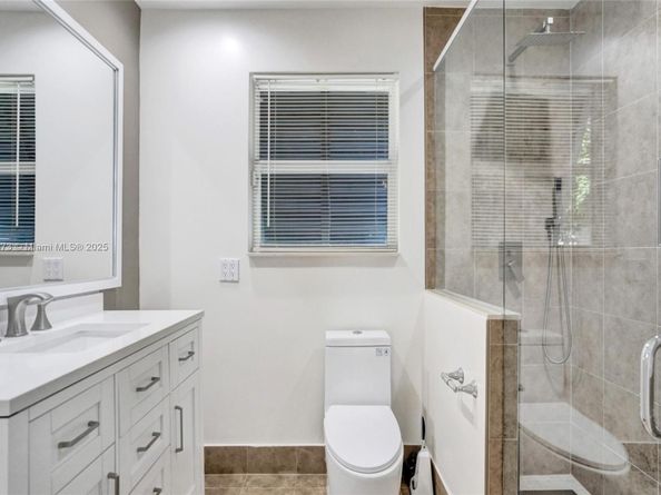 300 W Chaminade Dr, Hollywood FL 33021