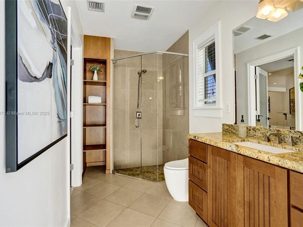 300 W Chaminade Dr, Hollywood FL 33021