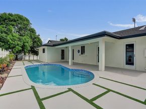 300 W Chaminade Dr, Hollywood FL 33021