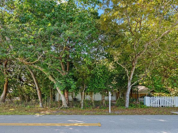 11550 SW 108th Ct, Miami FL 33176