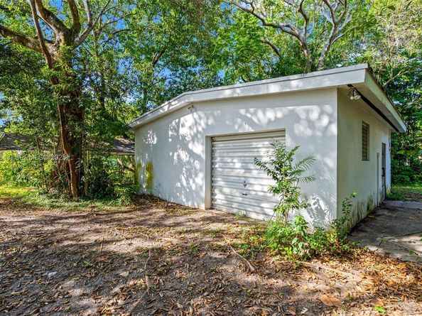 11550 SW 108th Ct, Miami FL 33176