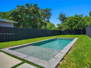 355 NW 50th St, Miami FL 33127