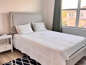 4342 Lago Dr, Pompano Beach FL 33064