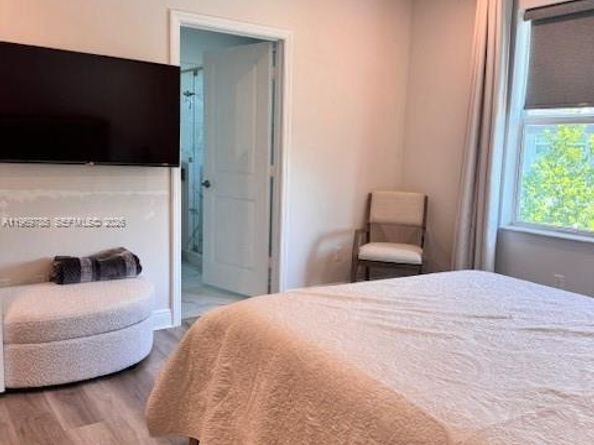 4342 Lago Dr, Pompano Beach FL 33064