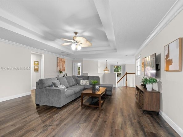 5920 NW 54th Cir, Coral Springs FL 33067