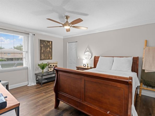 5920 NW 54th Cir, Coral Springs FL 33067