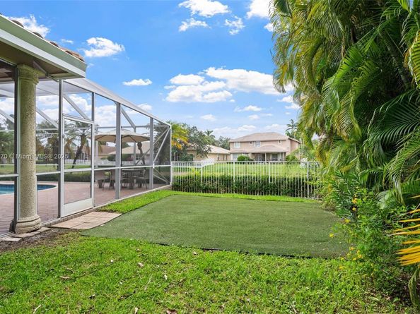 5920 NW 54th Cir, Coral Springs FL 33067