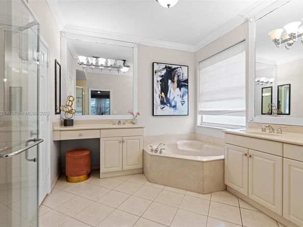 5920 NW 54th Cir, Coral Springs FL 33067
