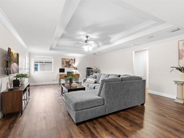 5920 NW 54th Cir, Coral Springs FL 33067
