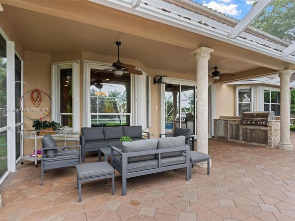 5920 NW 54th Cir, Coral Springs FL 33067