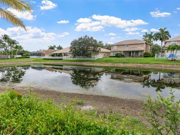 5920 NW 54th Cir, Coral Springs FL 33067