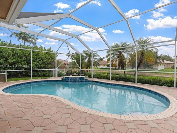 5920 NW 54th Cir, Coral Springs FL 33067