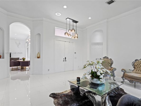 1499 Victoria Isle Dr, Weston FL 33327