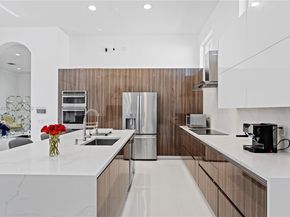 1499 Victoria Isle Dr, Weston FL 33327