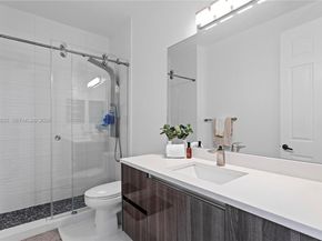 1499 Victoria Isle Dr, Weston FL 33327