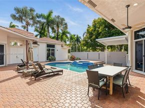 1499 Victoria Isle Dr, Weston FL 33327