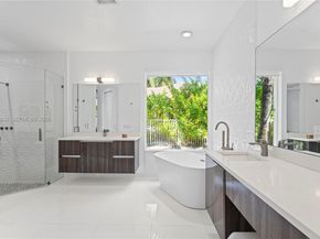 1499 Victoria Isle Dr, Weston FL 33327