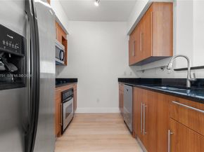 325 S Biscayne 1718, Miami FL 33131