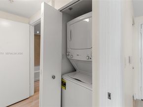 325 S Biscayne 1718, Miami FL 33131