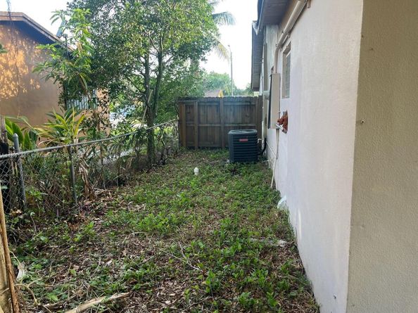 7420 N Farragut St, Hollywood FL 33024