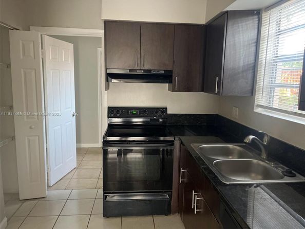 7420 N Farragut St, Hollywood FL 33024