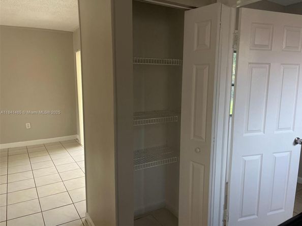 7420 N Farragut St, Hollywood FL 33024