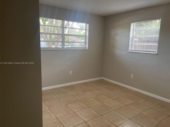 7420 N Farragut St, Hollywood FL 33024