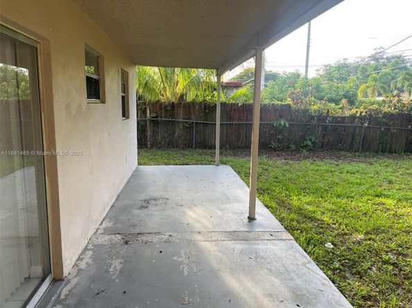 7420 N Farragut St, Hollywood FL 33024