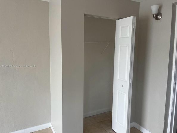 7420 N Farragut St, Hollywood FL 33024