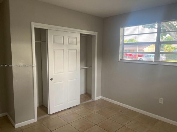 7420 N Farragut St, Hollywood FL 33024