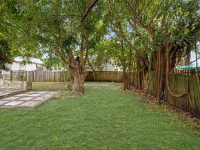 810 Ridgewood Dr, West Palm Beach FL 33405