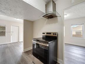 810 Ridgewood Dr, West Palm Beach FL 33405